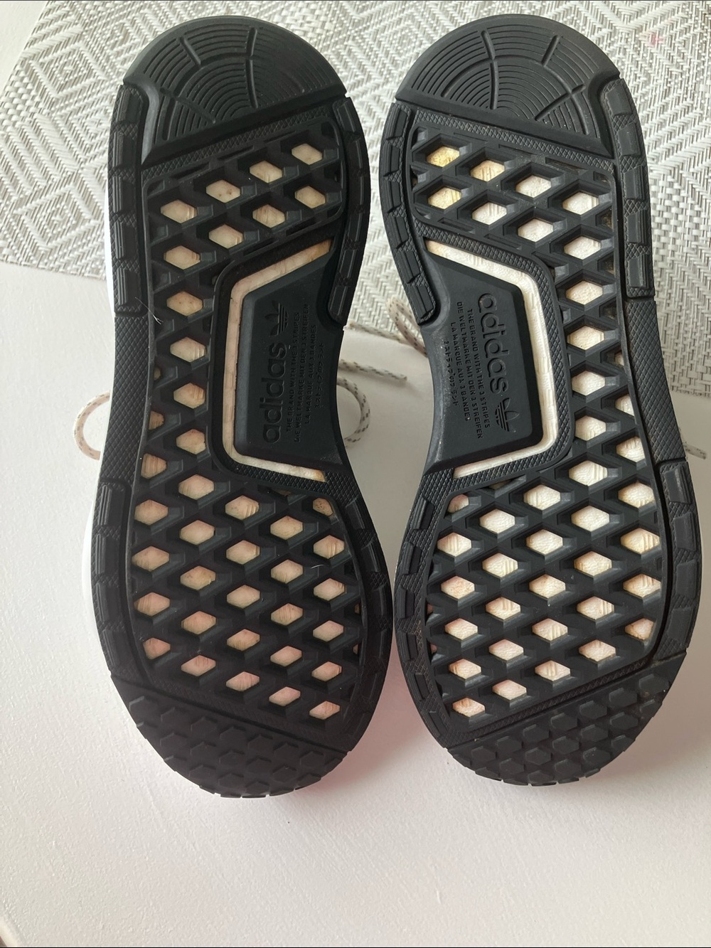NMD_R1 V3 - Picture 7 of 8
